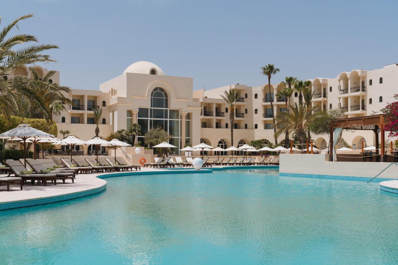 The Residence Tunis Gammarth Exterior photo The pool at the Jumeirah Beach Hotel